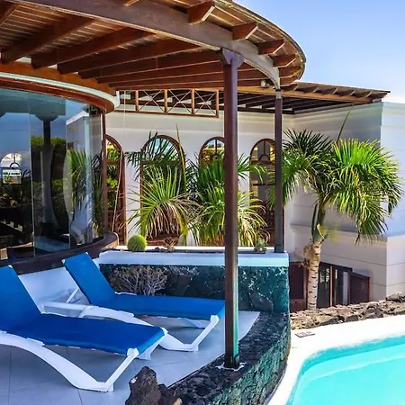 Oasis Tías